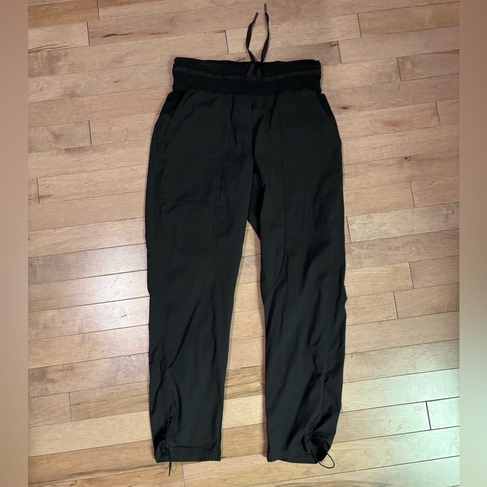 Lululemon Cropped Dance Studio Pants Mid-Rise size 2 in black
